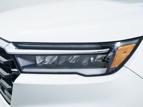 Used 2025 Honda Pilot Touring image 12