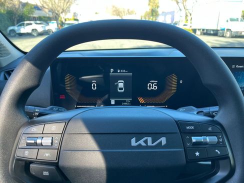 Used 2025 Kia K4 LXS image 27