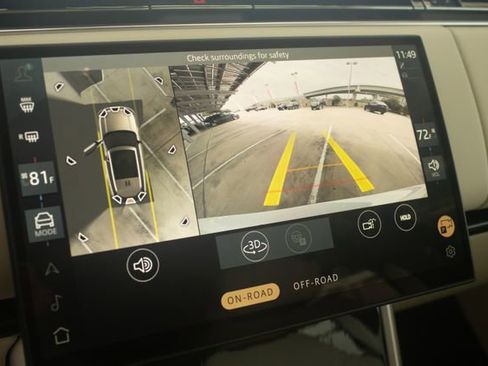 Used 2025 Land Rover Range Rover SE image 19