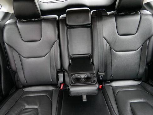 Used 2019 Ford Edge Titanium FWD image 13