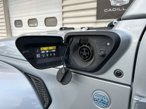 Used 2022 Jeep Wrangler Unlimited Sahara w/ Cold Weather Group image 9