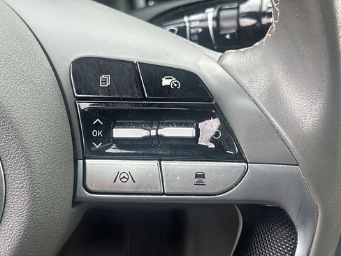 Used 2025 Hyundai Elantra SEL FWD image 25
