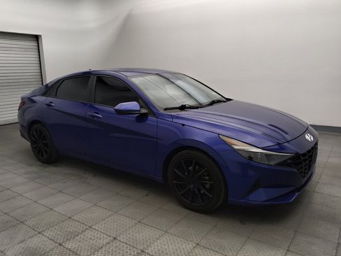 Used 2021 Hyundai Elantra SE FWD image 11