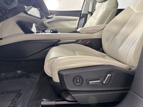 Used 2021 Audi e-tron Prestige w/ Prestige Package AWD/4WD image 28