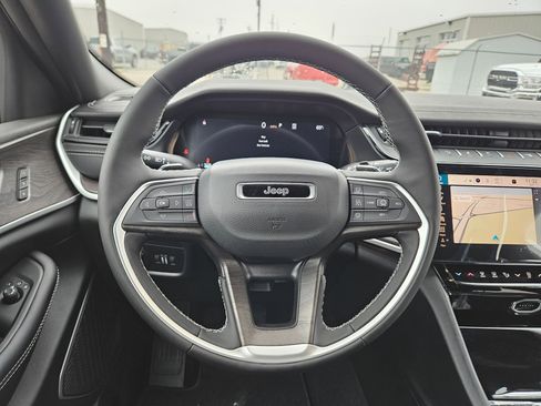 New 2026 Jeep Grand Cherokee Limited RWD image 18