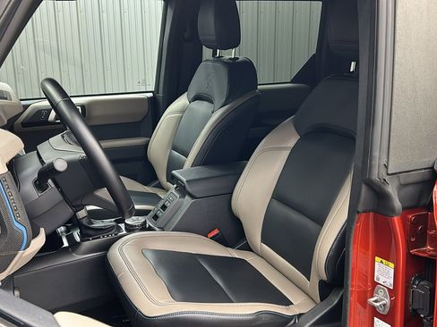 Used 2023 Ford Bronco Wildtrak image 31