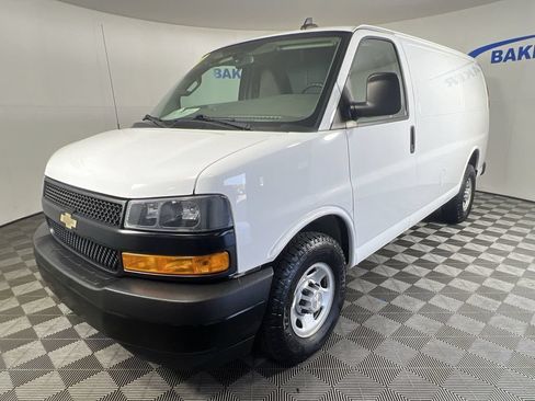 Used 2019 Chevrolet Express 2500 RWD image 1