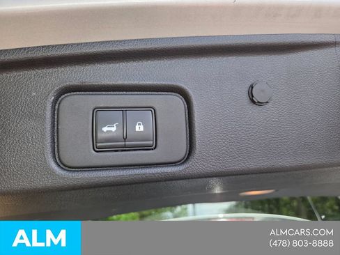 Used 2025 Nissan Pathfinder SV FWD image 10