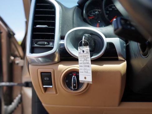 Used 2016 Porsche Cayenne AWD/4WD image 42