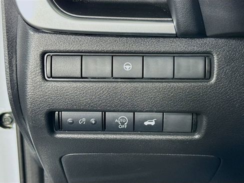 Certified 2024 Nissan Rogue SV FWD image 18