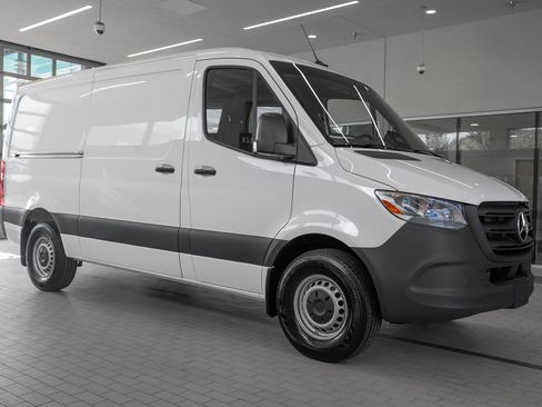 Used 2025 Mercedes-Benz Sprinter 2500 image 11