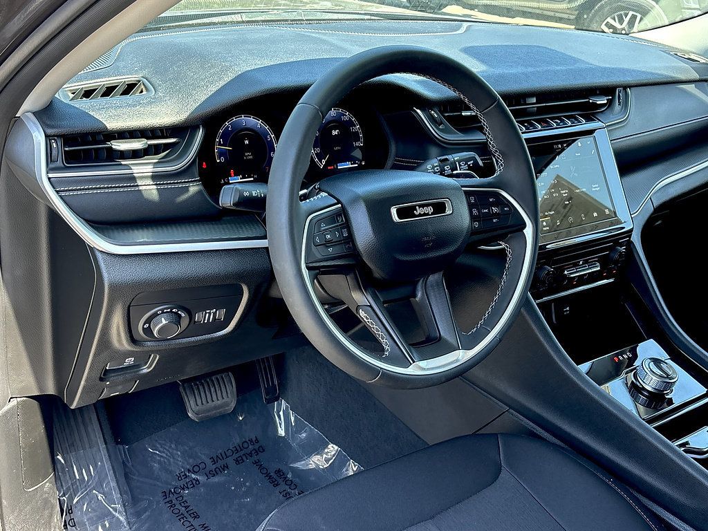 Used 2023 Jeep Grand Cherokee L Laredo AWD/4WD image 9