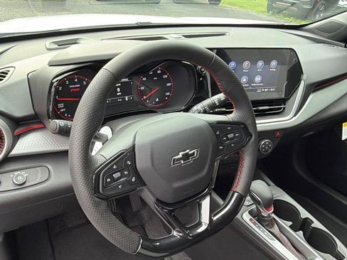 New 2026 Chevrolet Trax RS w/ Sunroof Package FWD image 4