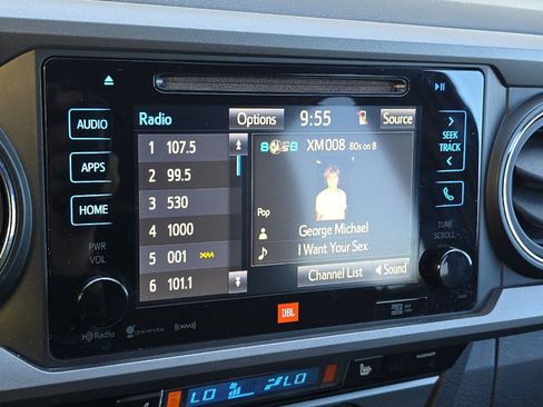 Used 2017 Toyota Tacoma TRD Sport AWD/4WD image 14