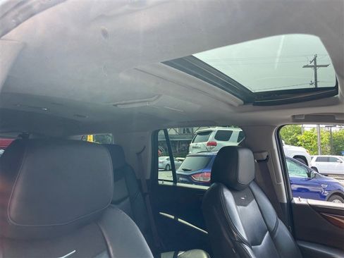 Used 2015 Cadillac Escalade Luxury image 8
