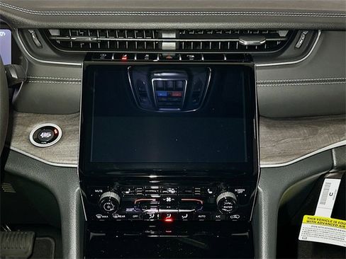 New 2025 Jeep Grand Cherokee Limited w/ Trailer Tow Package image 8
