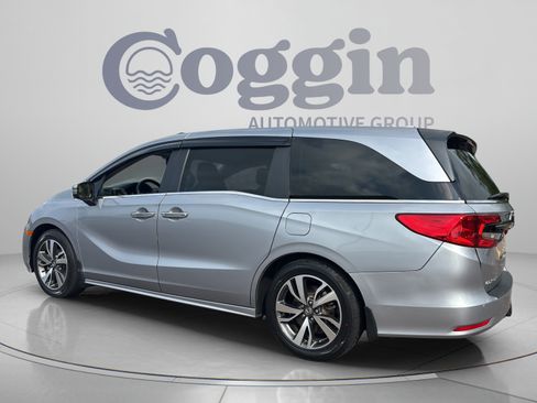 Certified 2022 Honda Odyssey Touring image 3