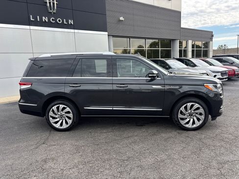 Certified 2024 Lincoln Navigator Premiere AWD/4WD image 8