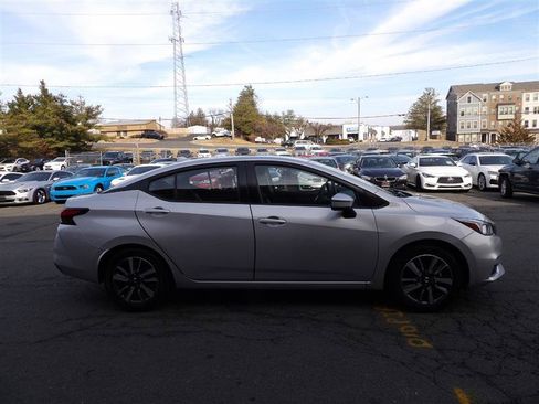 Used 2021 Nissan Versa SV image 6