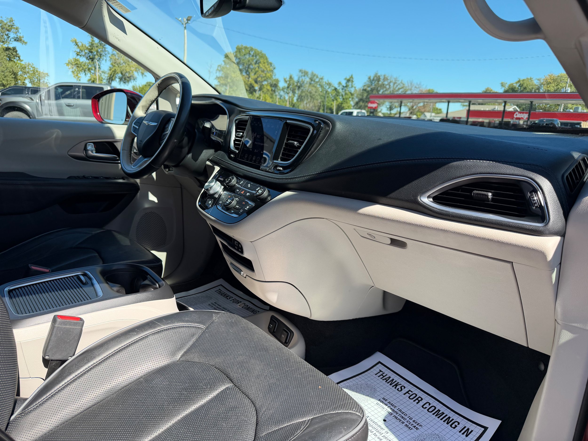 Used 2019 Chrysler Pacifica Limited FWD image 16
