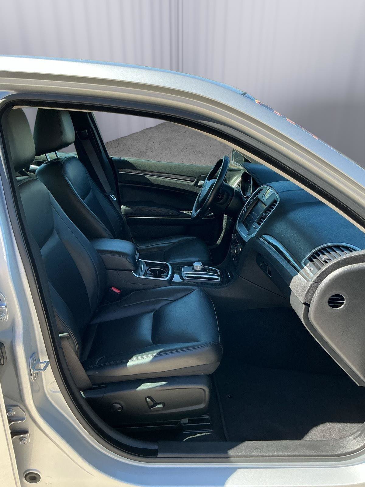 Used 2022 Chrysler 300 Touring L RWD image 25