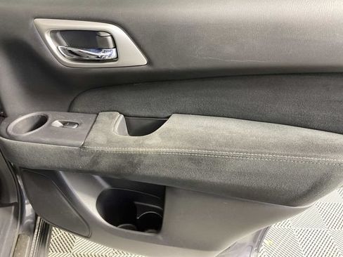 Used 2014 Nissan Pathfinder SV AWD/4WD image 26