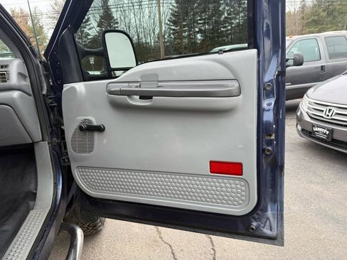 Used 2003 Ford F350 4x4 Regular Cab Super Duty image 31