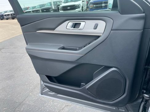 Used 2025 Ford Explorer Active image 53