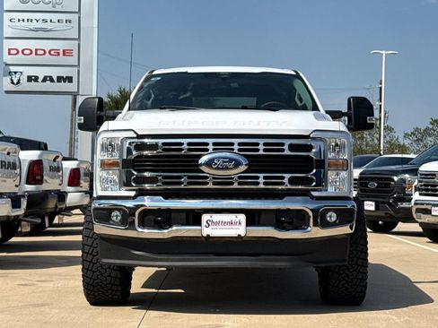 Used 2024 Ford F250 XLT w/ FX4 Off-Road Package AWD/4WD image 2