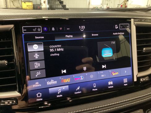 New 2026 Chrysler Pacifica Select image 26