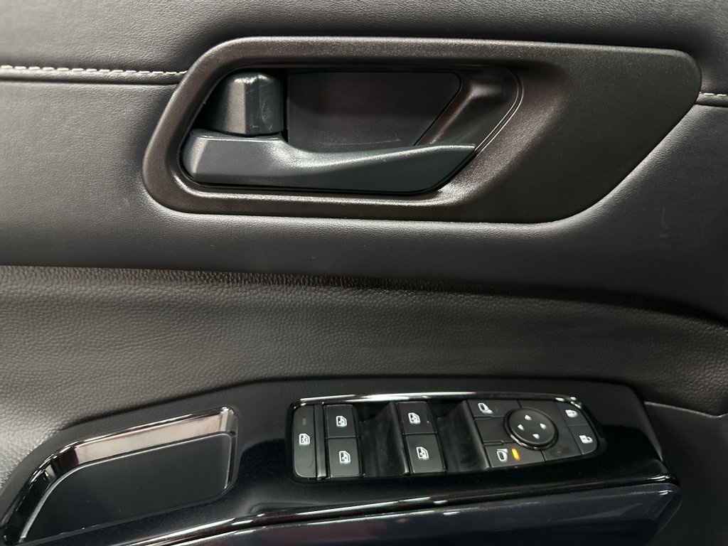 Used 2025 Nissan Pathfinder S AWD/4WD image 18