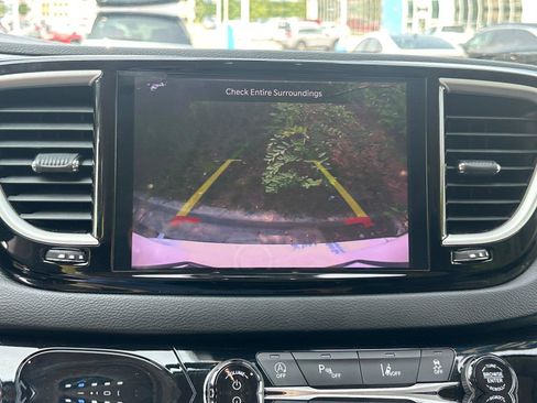 Used 2023 Chrysler Pacifica Touring-L FWD image 22