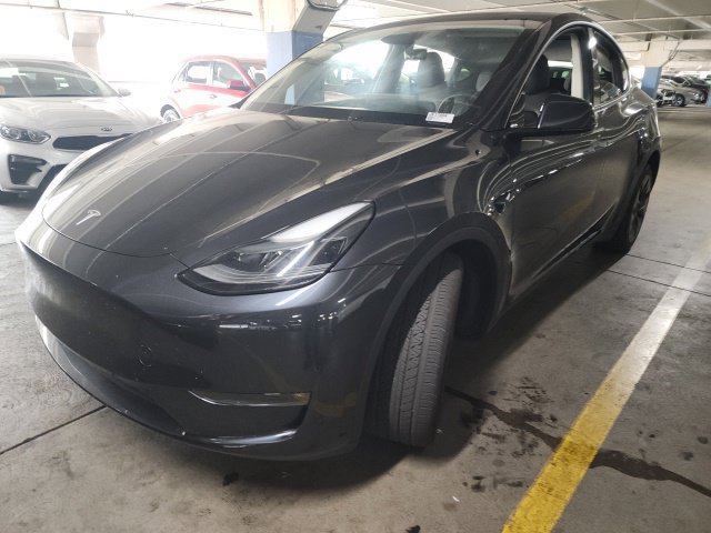Used 2024 Tesla Model Y Long Range AWD/4WD image 5