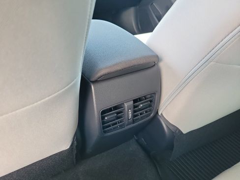 Used 2025 Toyota Corolla Cross L FWD image 10