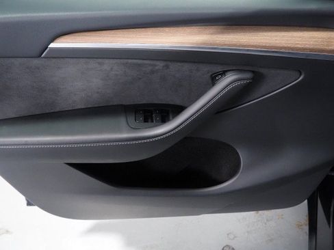 Used 2025 Tesla Model Y Long Range RWD image 54