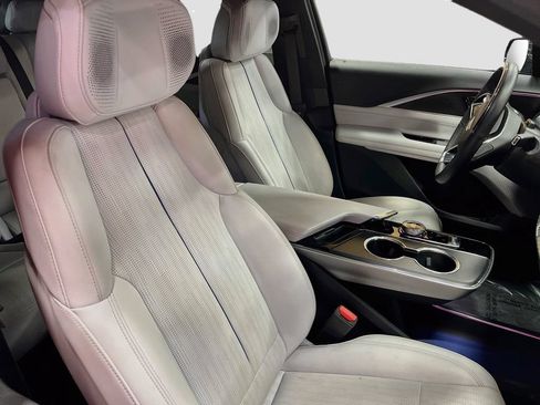 Used 2025 Cadillac Lyriq Luxury w/ LPO, Floor Liner Package AWD/4WD image 29