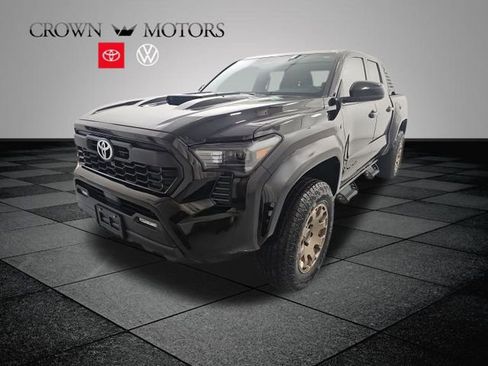 Used 2025 Toyota Tacoma TRD Sport image 3