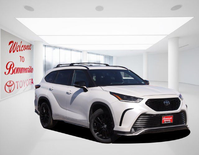 Used 2023 Toyota Highlander XSE AWD/4WD image 2