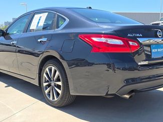 Used 2017 Nissan Altima 2.5 SV FWD video 3