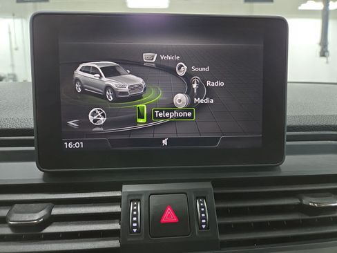 Used 2019 Audi Q5 2.0T Premium w/ Convenience Package AWD/4WD image 21