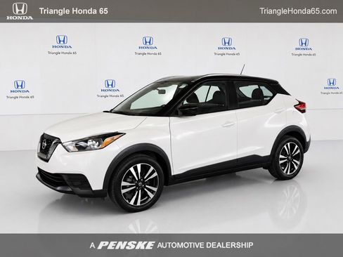 Used 2020 Nissan Kicks SV FWD image 1