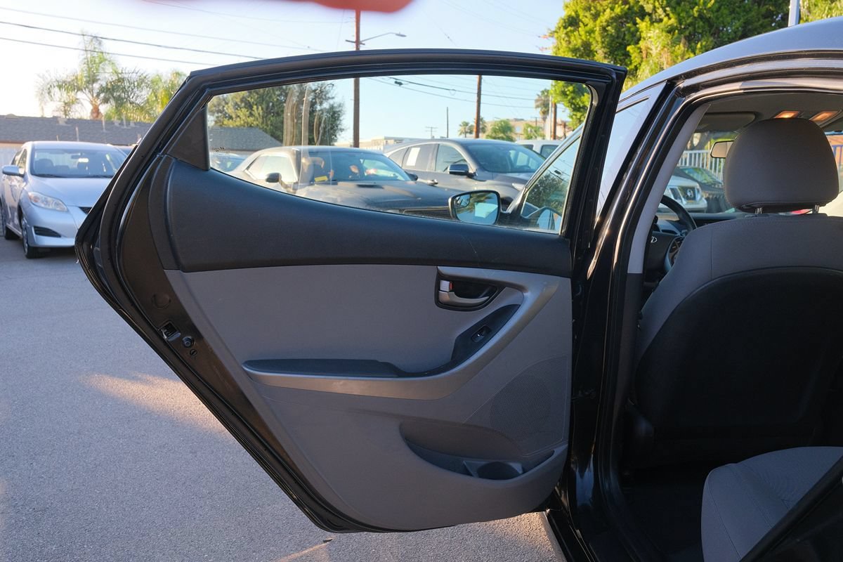 Used 2015 Hyundai Elantra SE FWD image 23