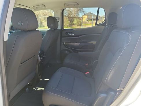 Used 2023 GMC Acadia SLE w/ Driver Convenience Package FWD image 9