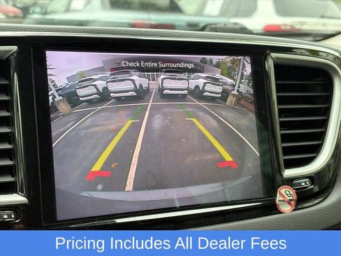 Used 2023 Chrysler Pacifica Touring-L FWD image 8
