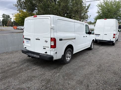 Used 2016 Nissan NV 2500 SV w/ Technology Package RWD image 3