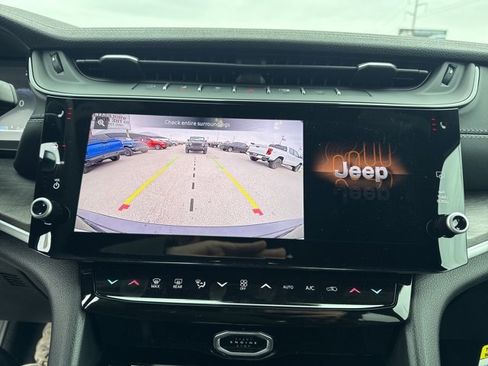 New 2026 Jeep Grand Cherokee Altitude image 15