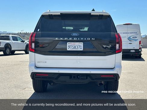 Used 2025 Ford Expedition Active AWD/4WD image 5