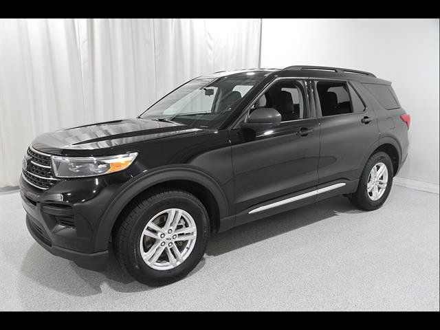 Used 2022 Ford Explorer XLT AWD/4WD image 3