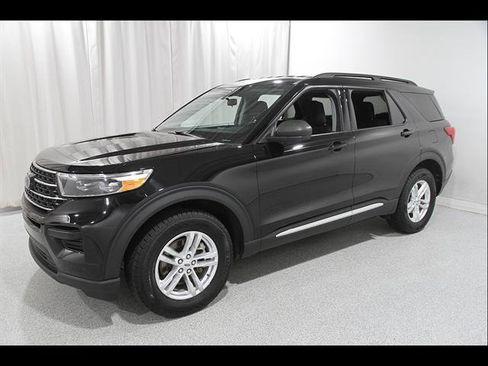 Used 2022 Ford Explorer XLT AWD/4WD image 3