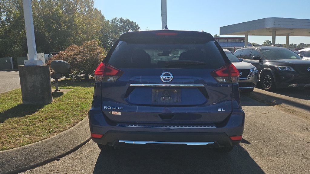 Used 2017 Nissan Rogue SL w/ SL Premium Package FWD image 3